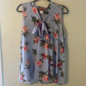 Blue With pink floral women’s sleeveless blouse, Lara Fashion, Size Large